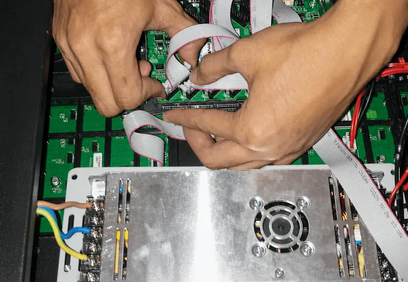 pemasangan kabel data hub75 pada videotron
