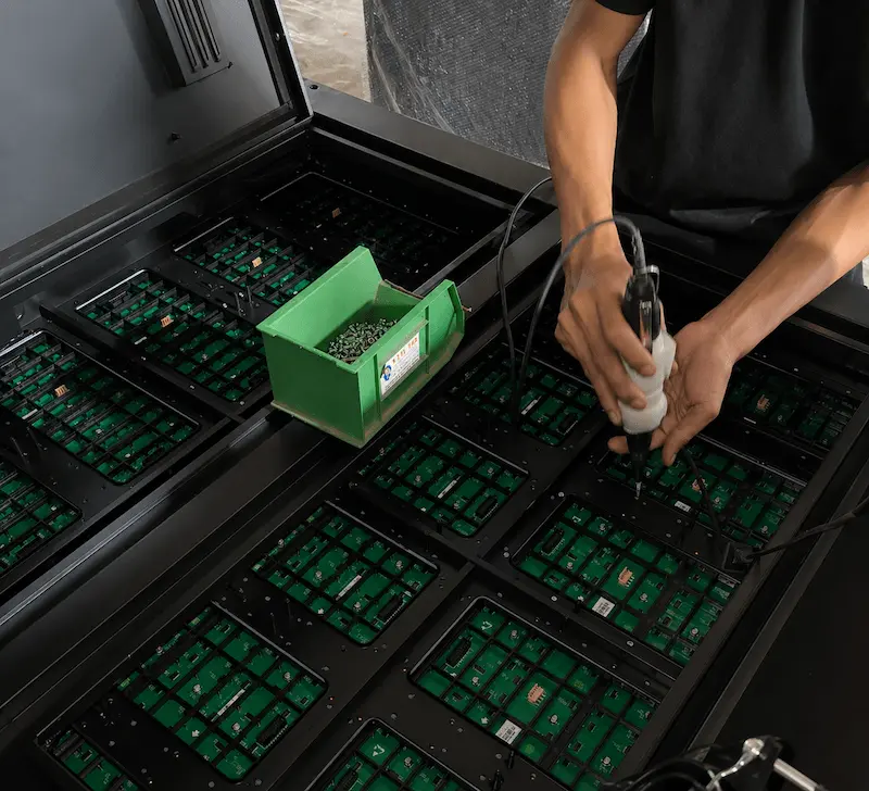 proses pemasangan modul led videotron ke kabinet