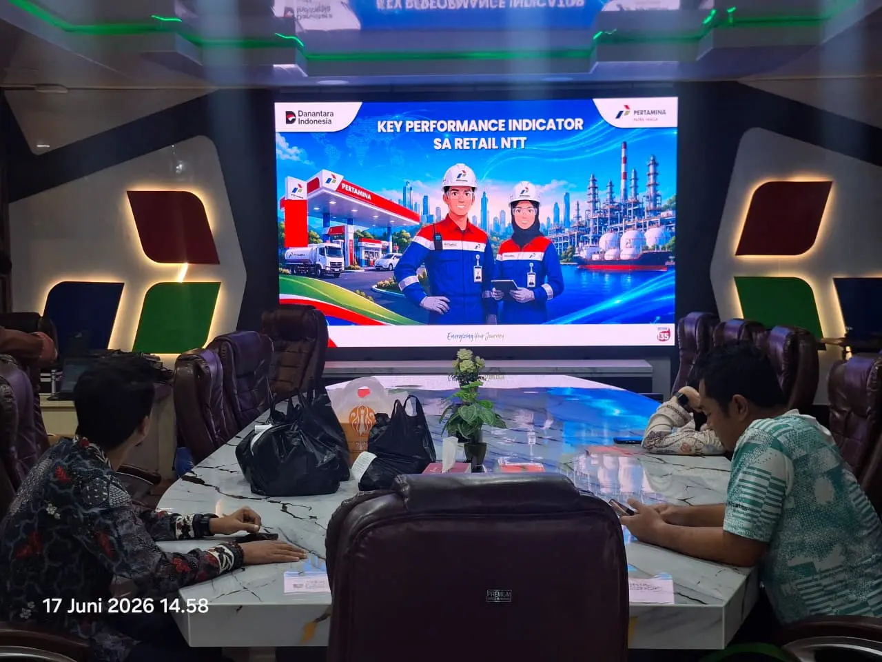 Videotron indoor untuk meeting room dan ruang rapat profesional