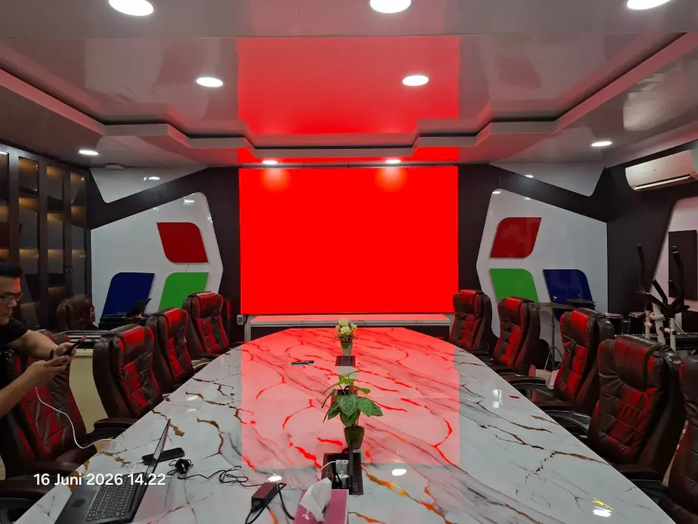 Instalasi videotron indoor dari tahap perencanaan, pemasangan rangka, hingga pemasangan modul LED