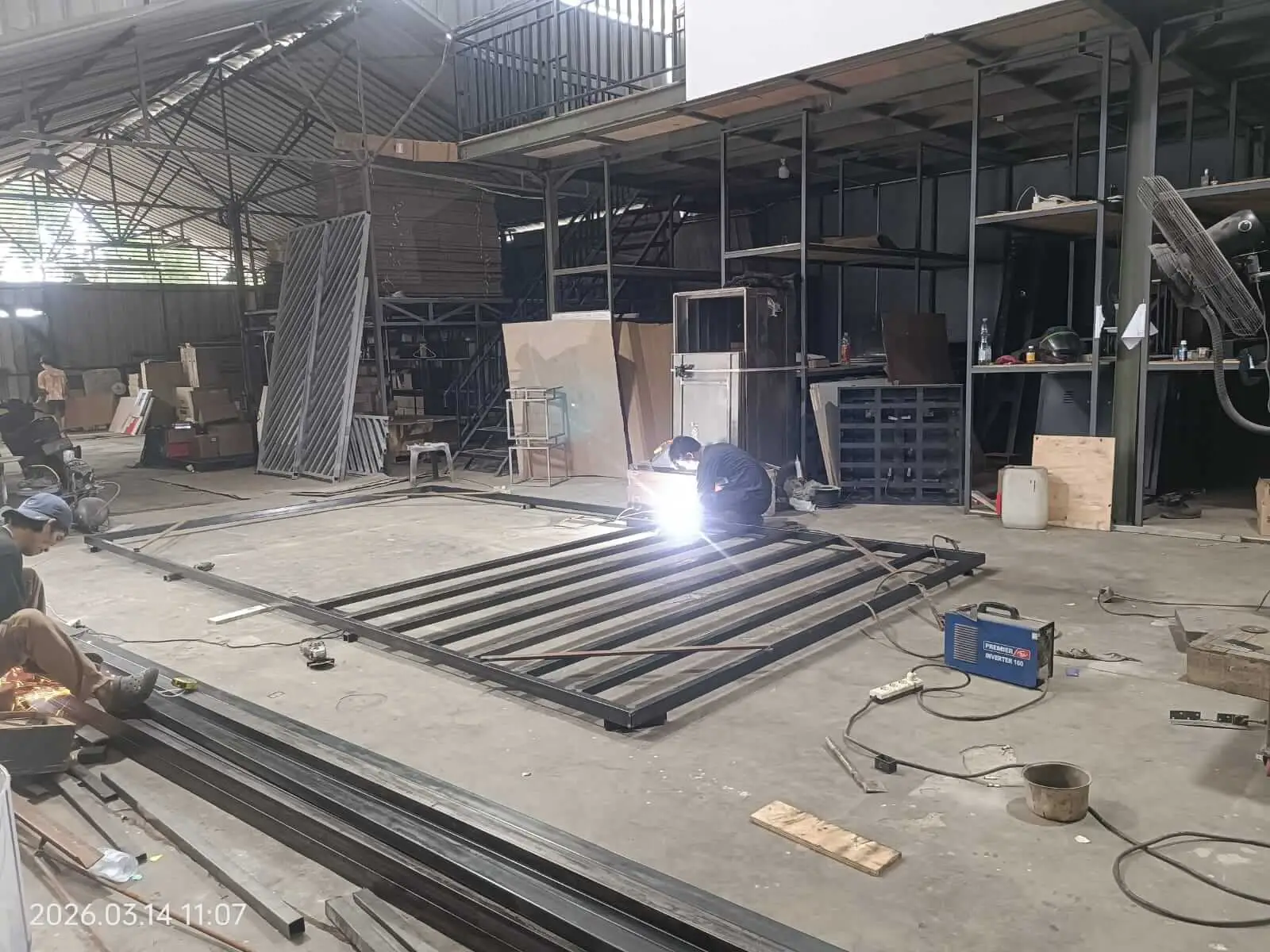 proses fabrikasi rangka videotron