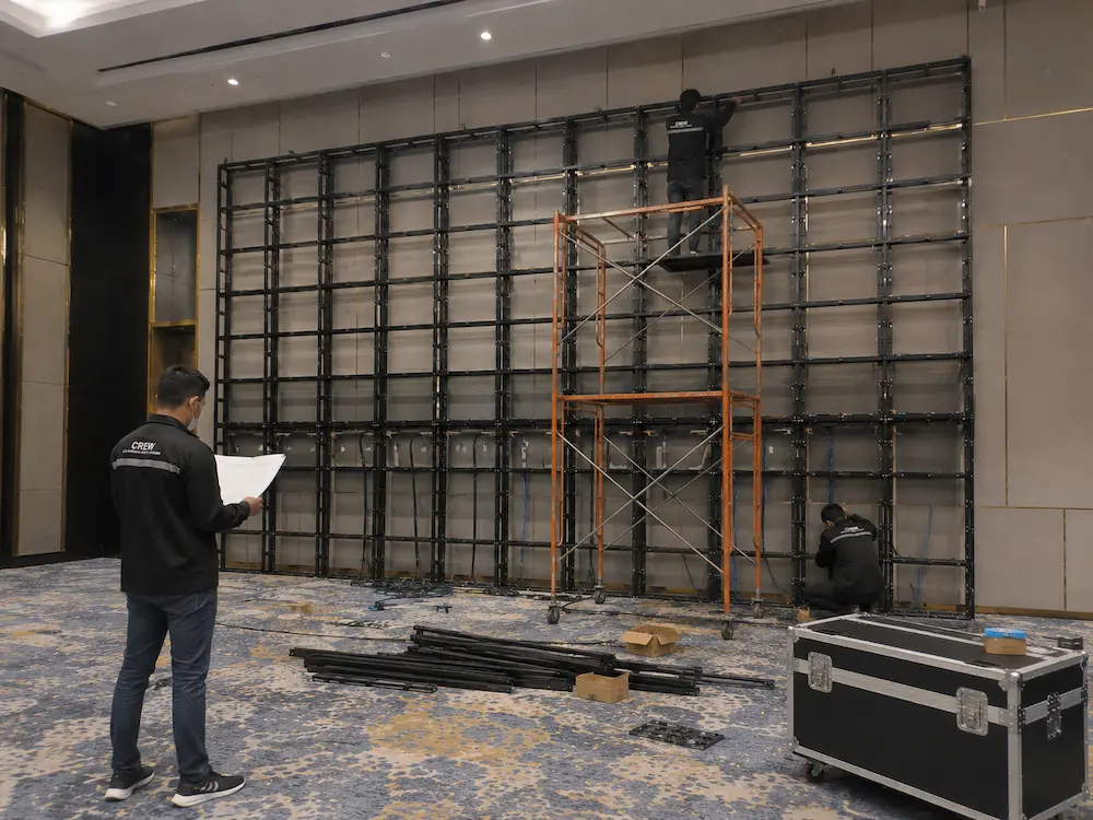 Konstruksi videotron indoor yang perlu direncanakan sesuai kondisi lokasi