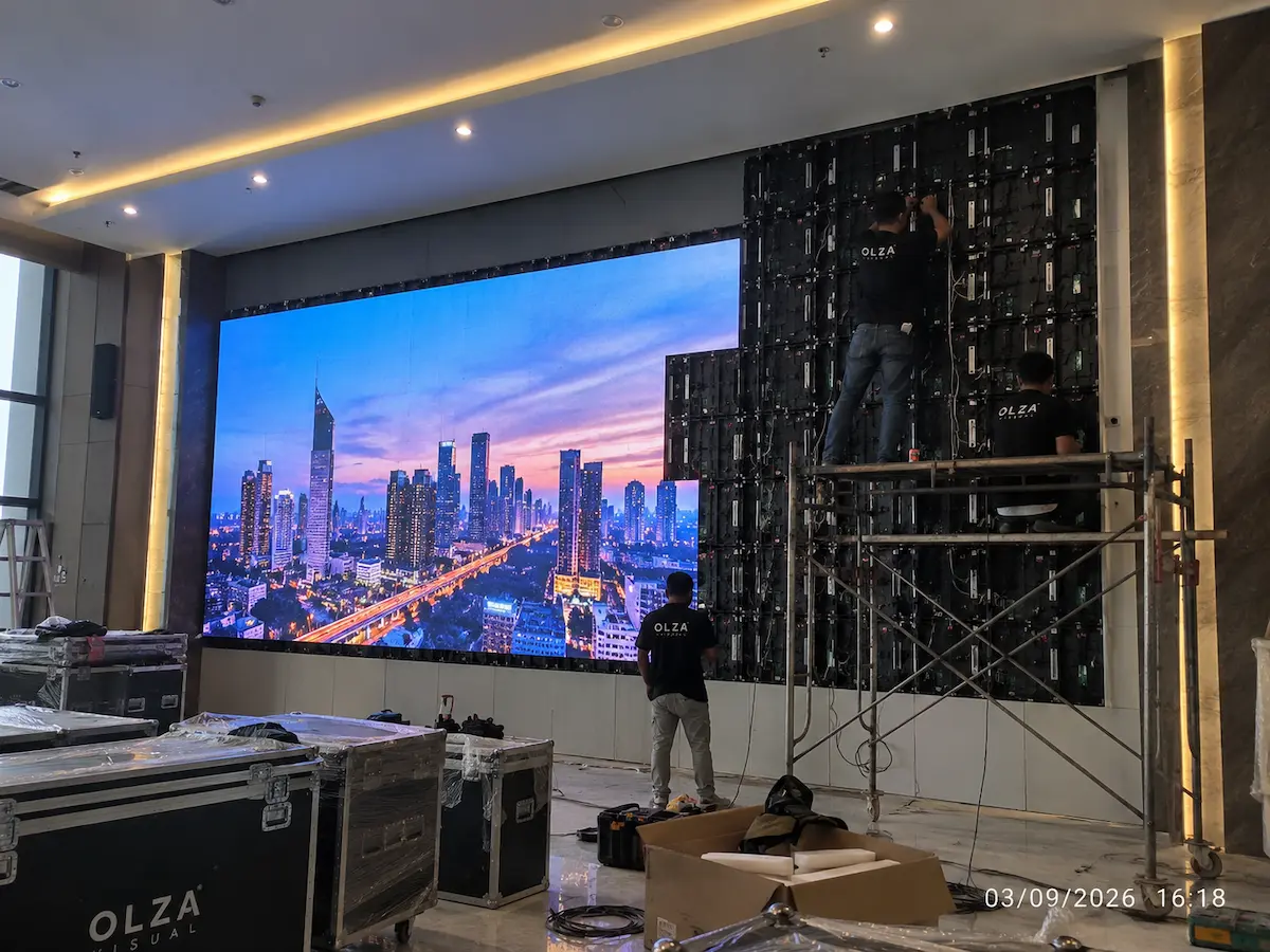 Instalasi Videotron Indoor P2.5 pada struktur