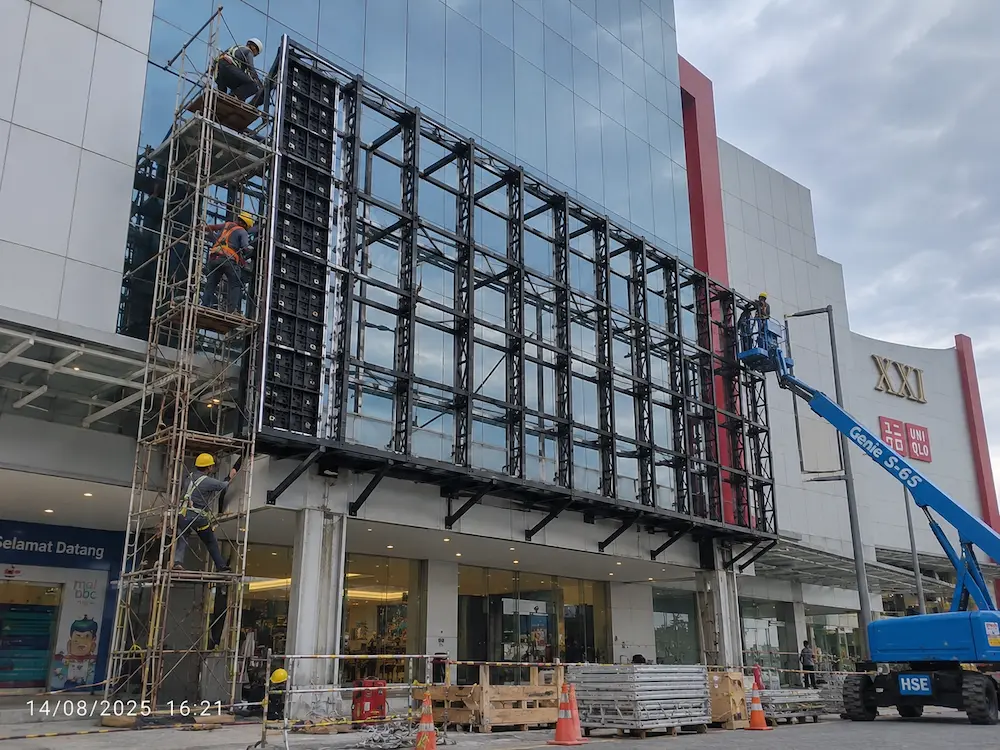 Struktur pemasangan Videotron Outdoor pada gedung
