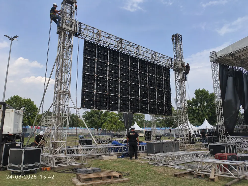 Struktur Videotron Outdoor untuk proyek lapangan
