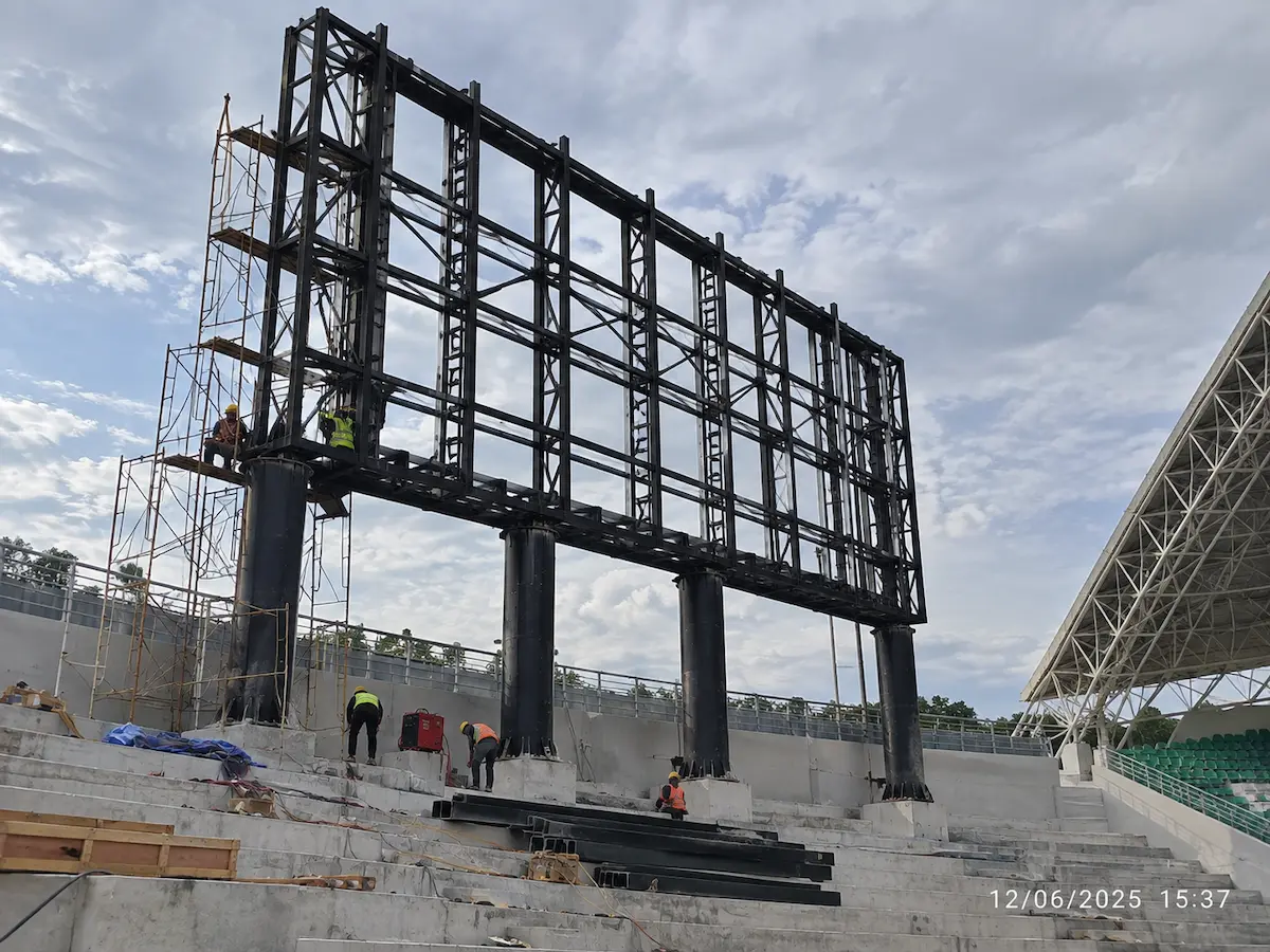 Struktur Videotron Outdoor untuk stadion