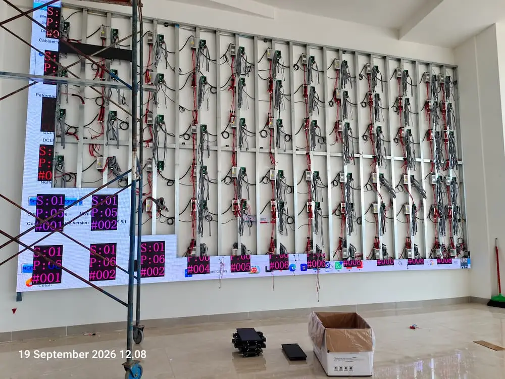 Instalasi Videotron Indoor P2.5 di lokasi proyek