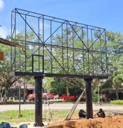 struktur rangka instalasi videotron outdoor untuk menahan beban layar led display
