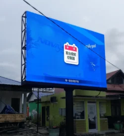 konstruksi videotron outdoor billboard dengan rangka besi kuat dan tiang tunggal